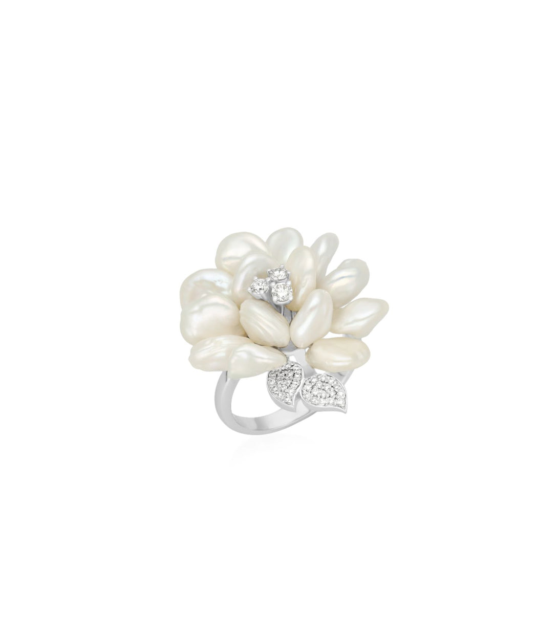 White gold ring  | Al Fardan Fine Jewellery | Al Fardan | Luxury Jewelry
Royal bloom ring | Pearls rings | Diamond jewelry | Al Fardan Fine Jewelery | pearl Jewelery